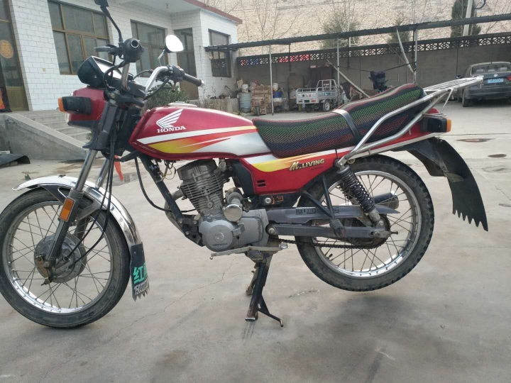 二手本田125摩托车,8成新电打火,灯光,麦.